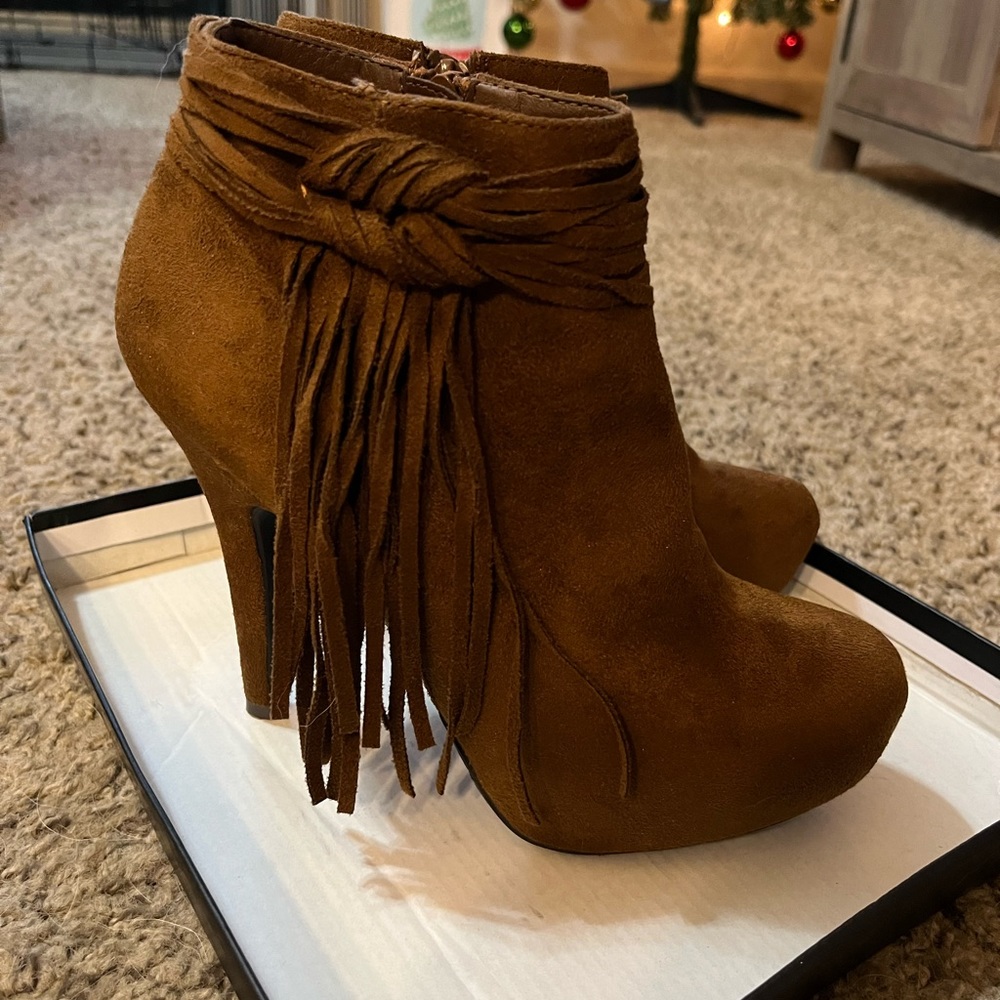 Size 6, platform, fringe booties